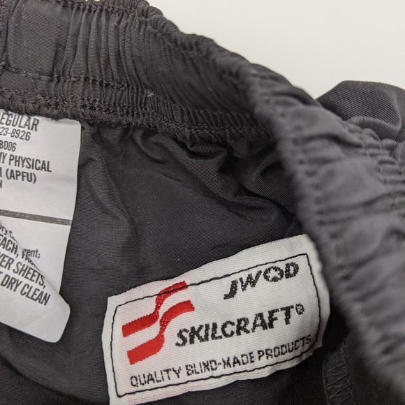 1 US Army Physical fitness Pants Unisex Med/ Reg + 2 L Hanes shirts - Picture 4 of 6